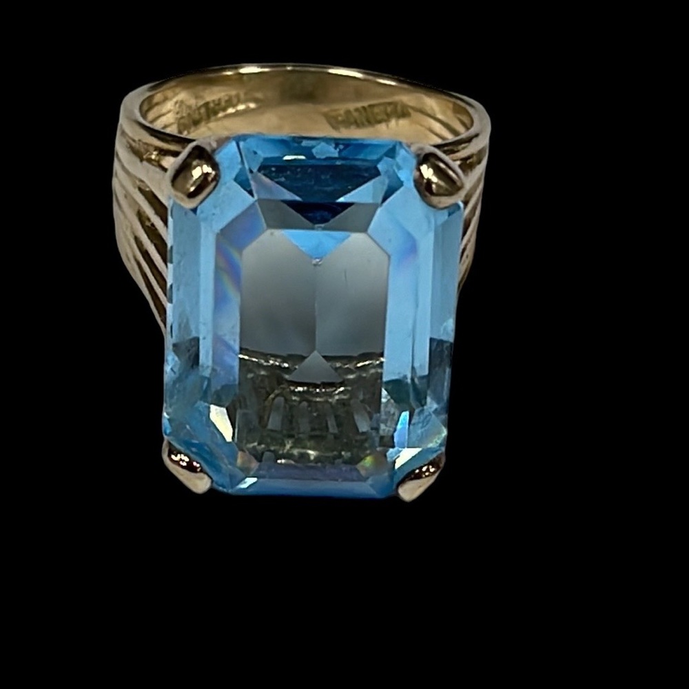 Beautiful Blue Topaz Gold Panetta Ring